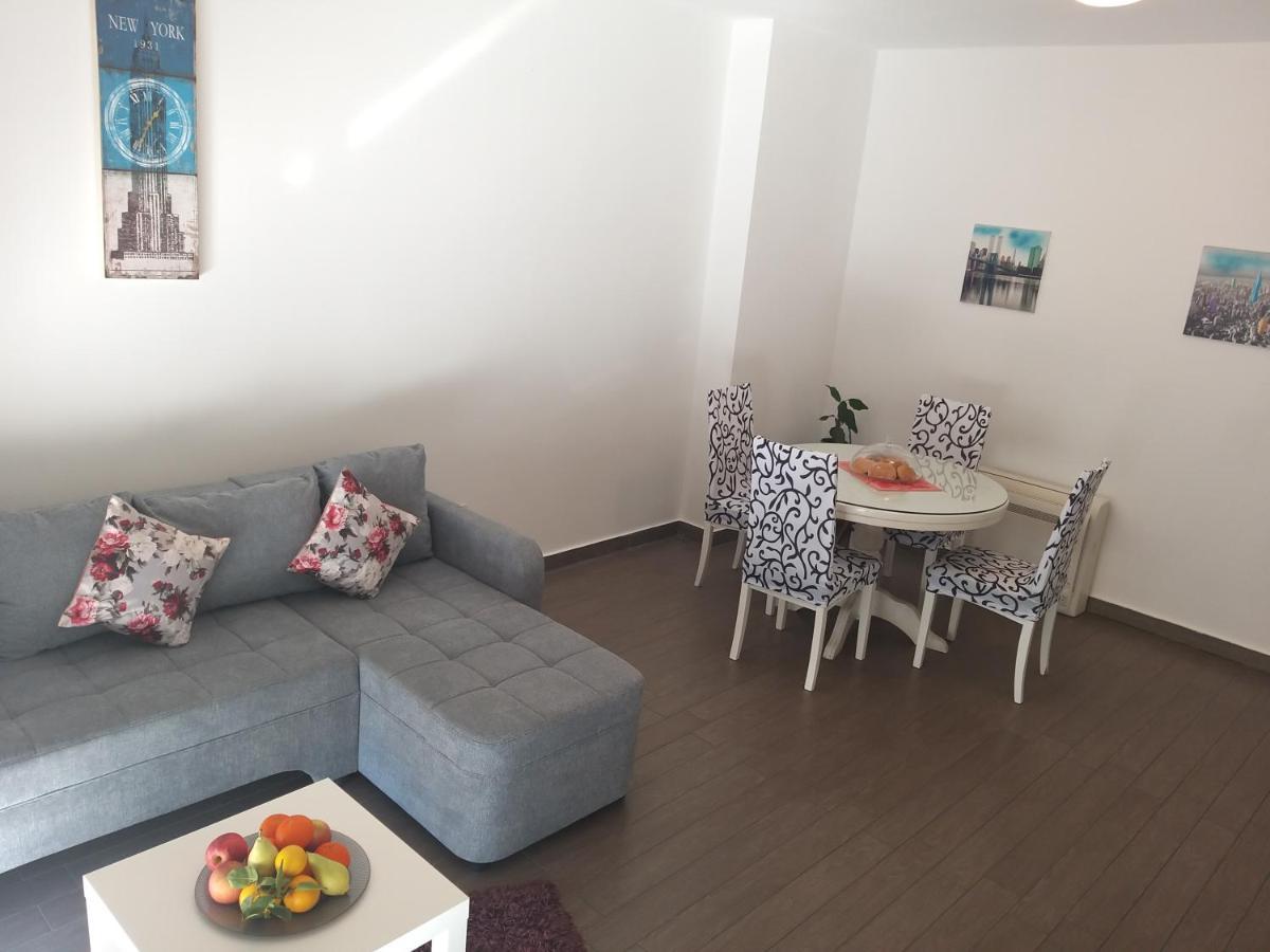 3 Bedroom Apartment With Terrace And Free Parking Split Exterior photo