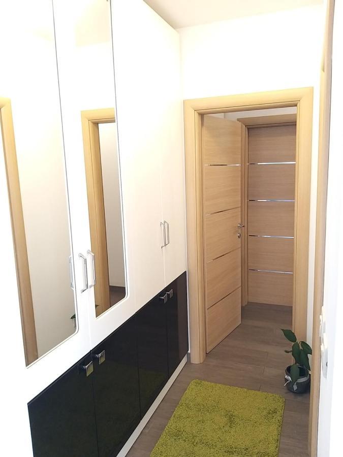 3 Bedroom Apartment With Terrace And Free Parking Split Exterior photo